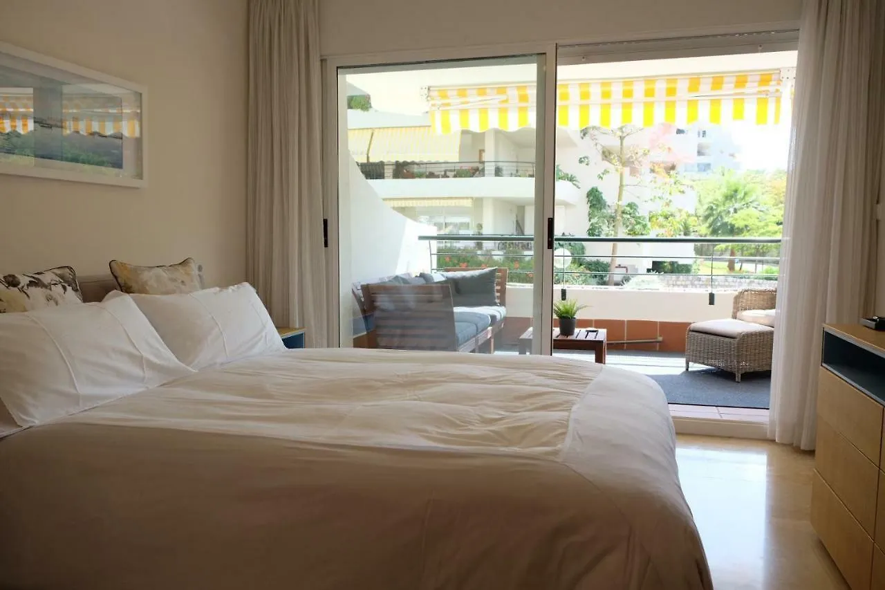 Luxury Modern Apartment With Terrace, Pool And Garage! Marbella