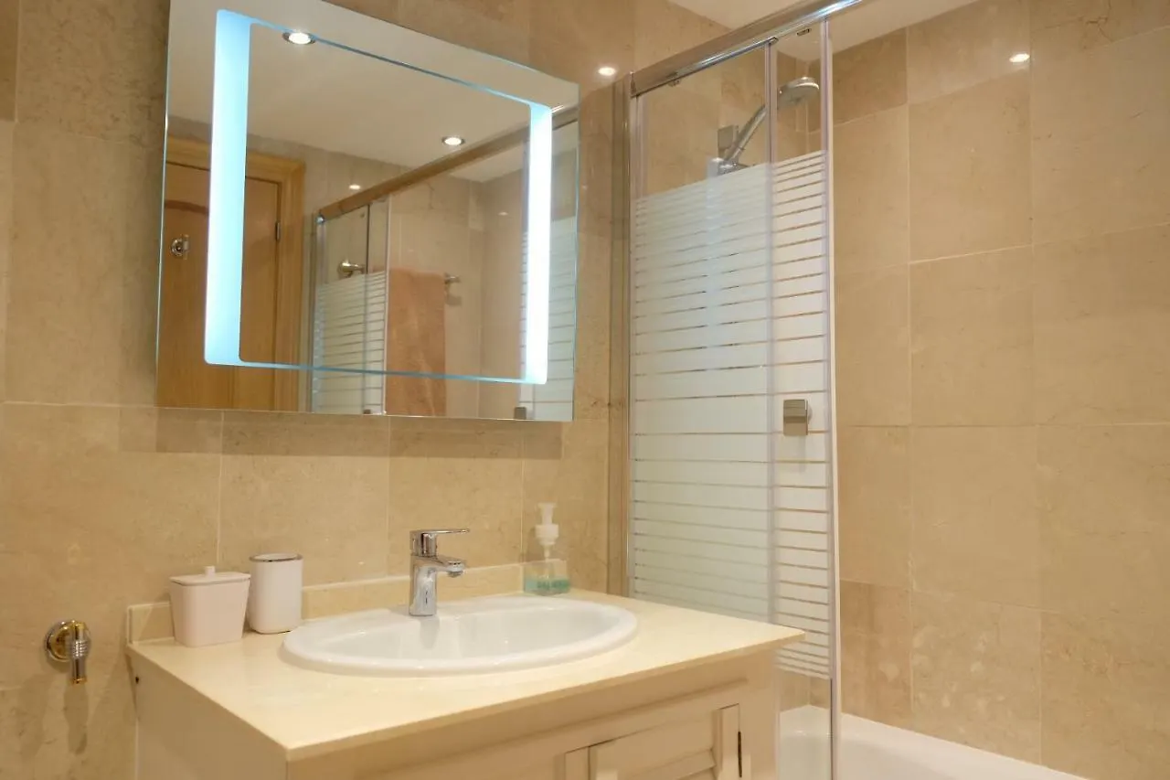 Luxury Modern Apartment With Terrace, Pool And Garage! Marbella