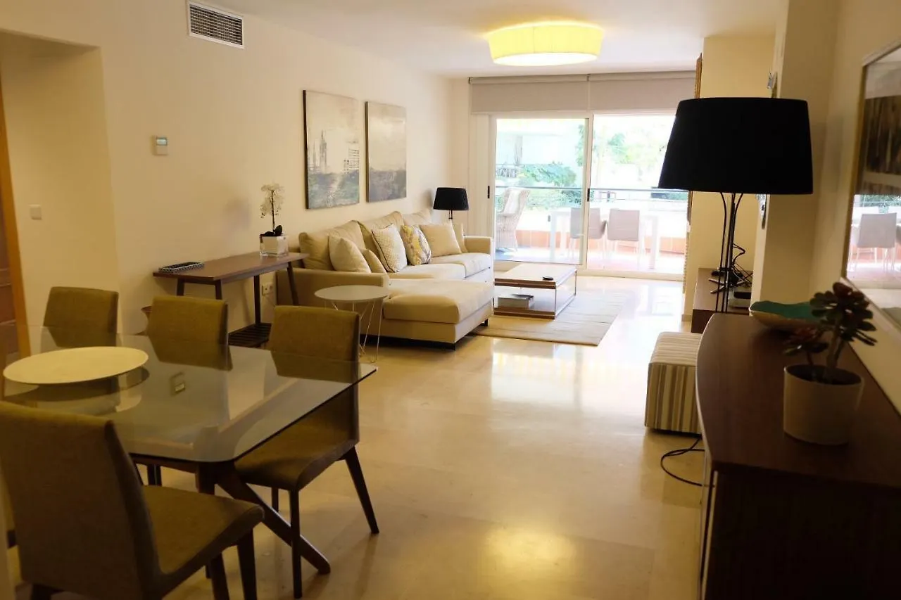 Luxury Modern Apartment With Terrace, Pool And Garage! Marbella