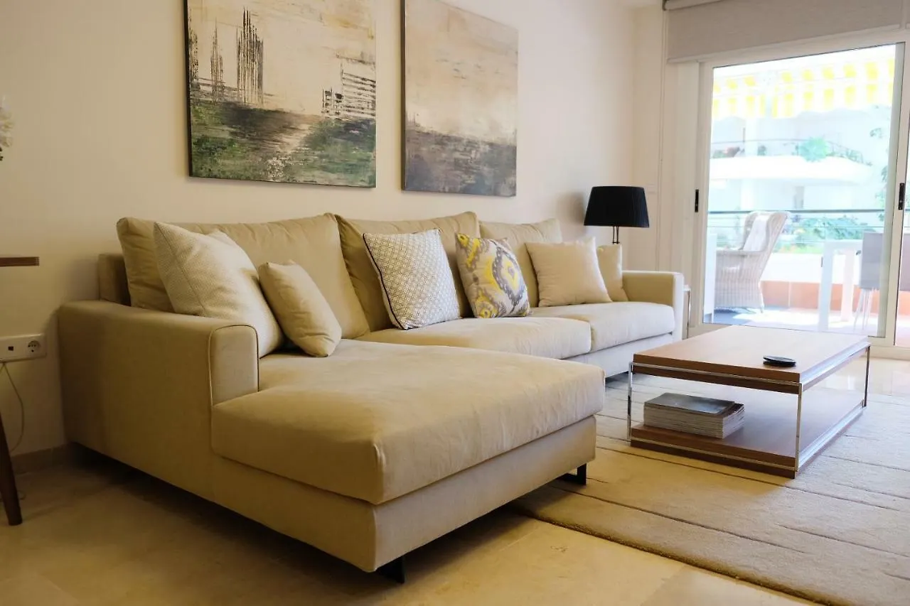 Luxury Modern Apartment With Terrace, Pool And Garage! Marbella